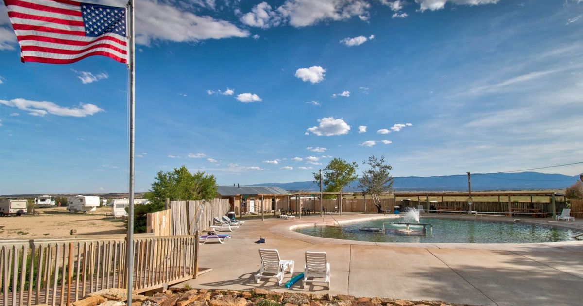 Dakota Hot Springs Social